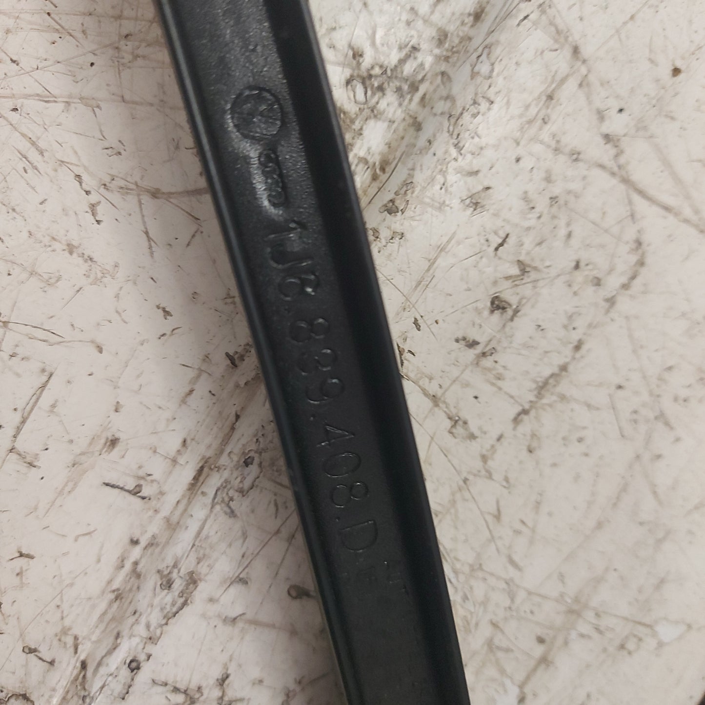 Mk4 golf rear pass door window guide