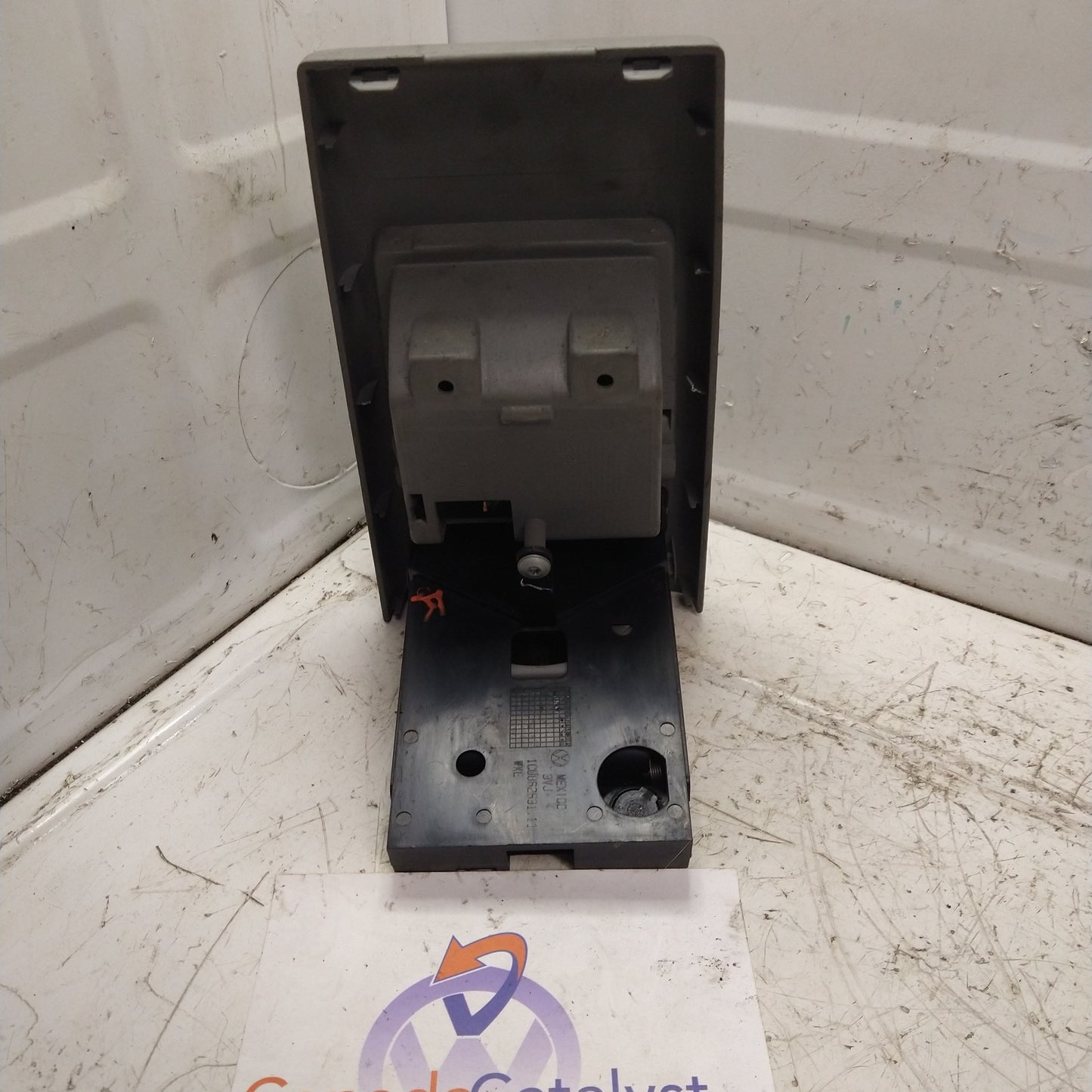 2004 2005 New Beetle Rear CONSOLE
