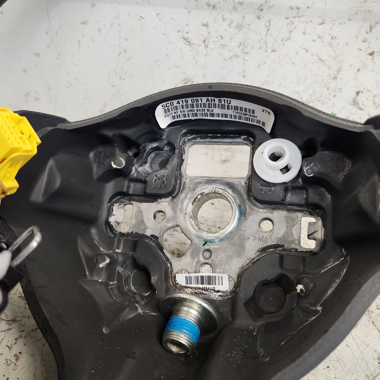 MK6 3 Spoke STEERING WHEEL 5C0419091AH81U