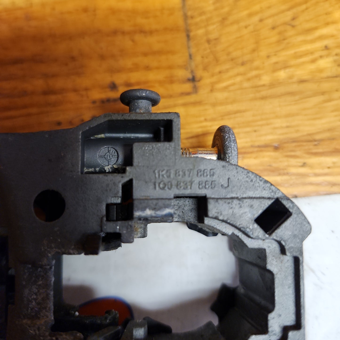 MK6 Golf Wagon Driver Door Handle Base Bracket 1k5837885