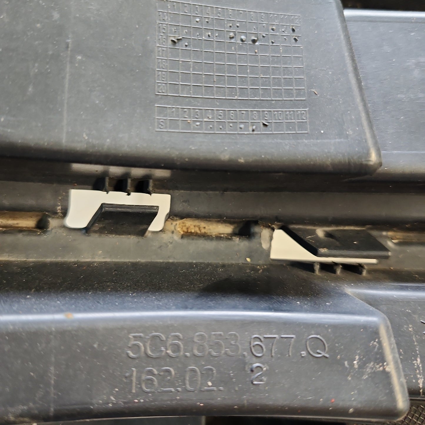 MK6.5 Jetta Grille lower 5c6853677q
