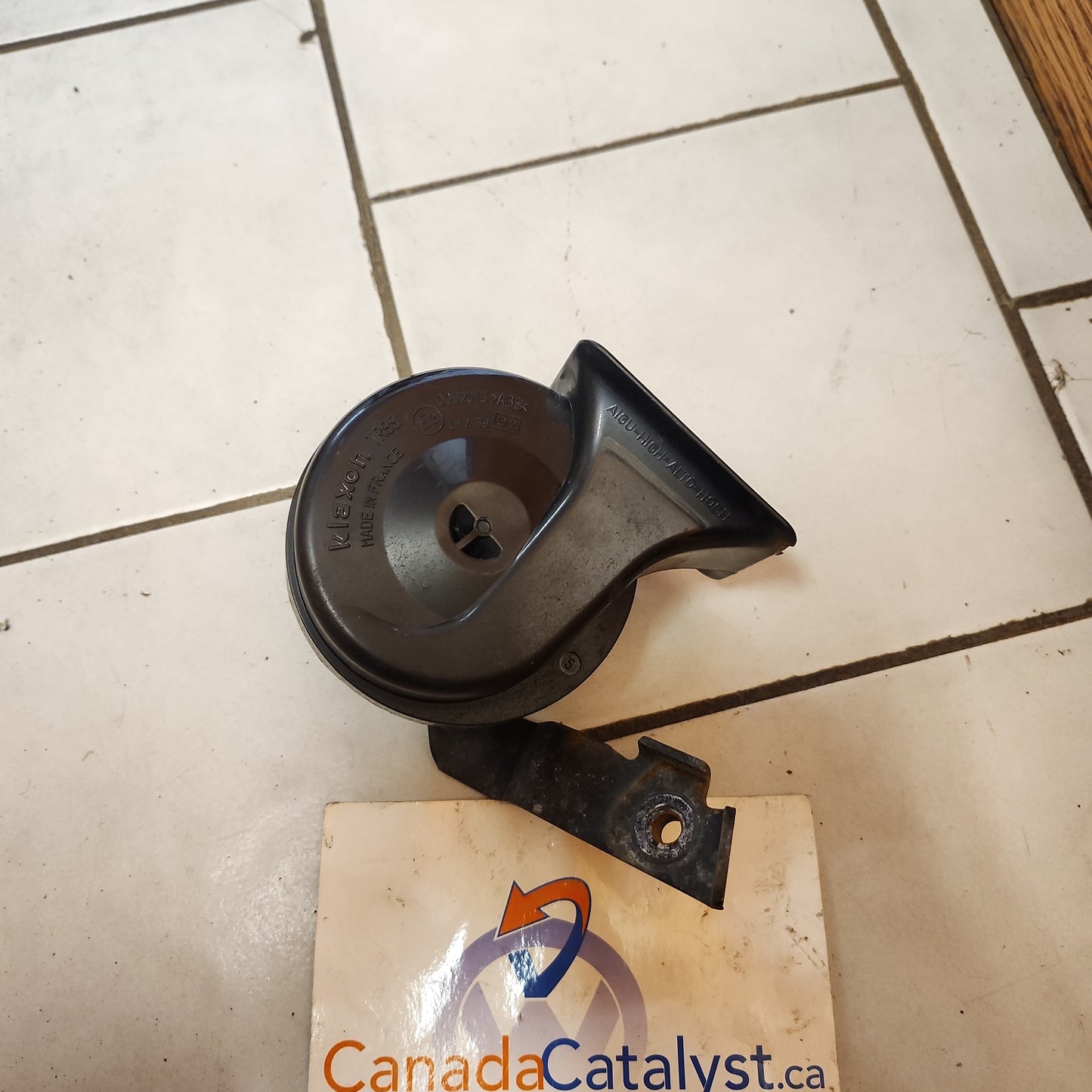 Klaxon TR99 HORN 0092018 with bracket