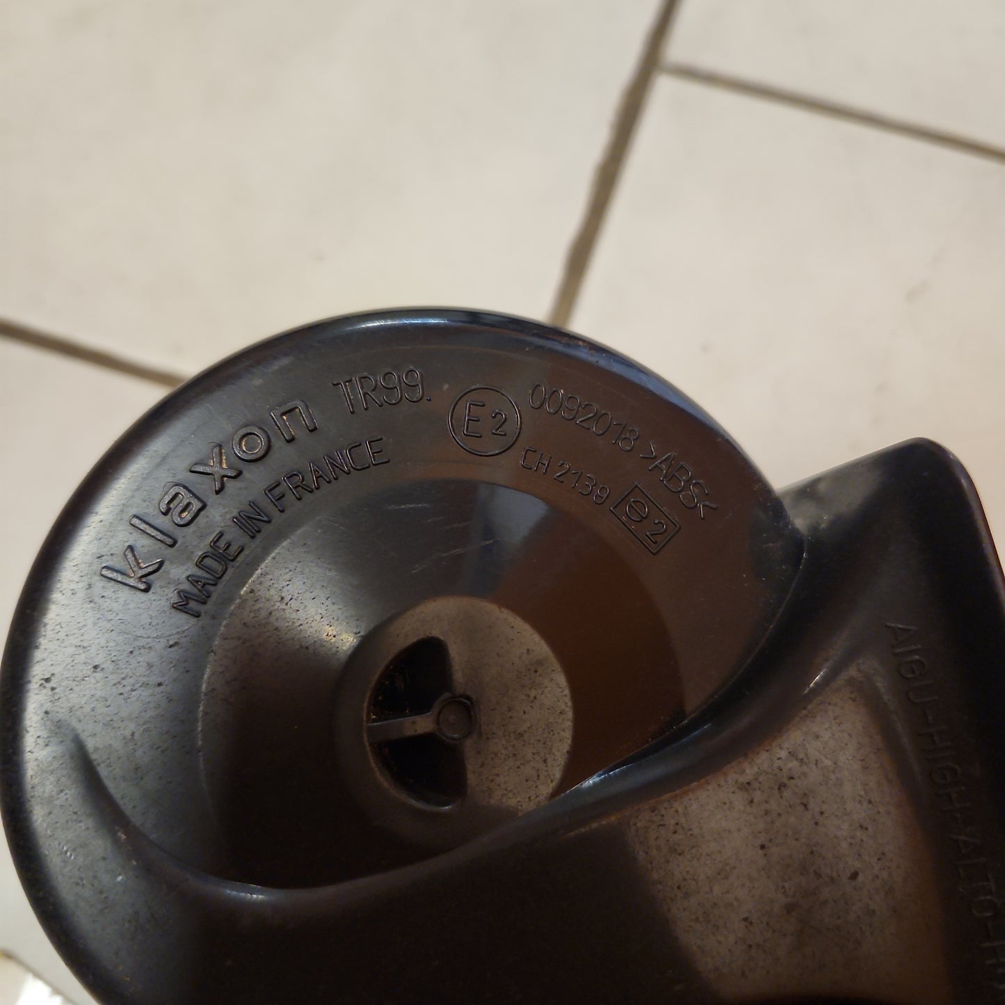 Klaxon TR99 HORN 0092018 with bracket