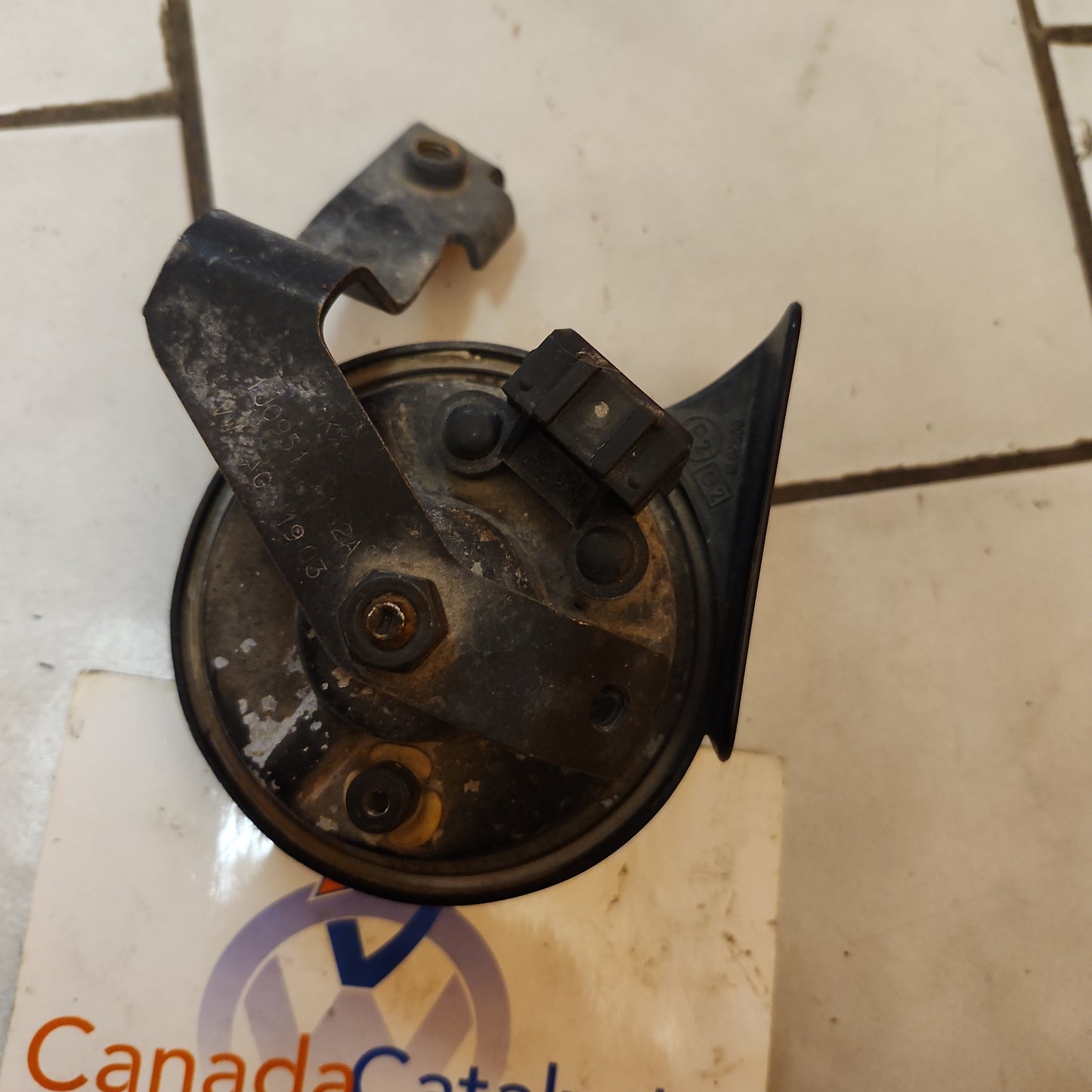 Klaxon TR99 HORN 0092018 with bracket