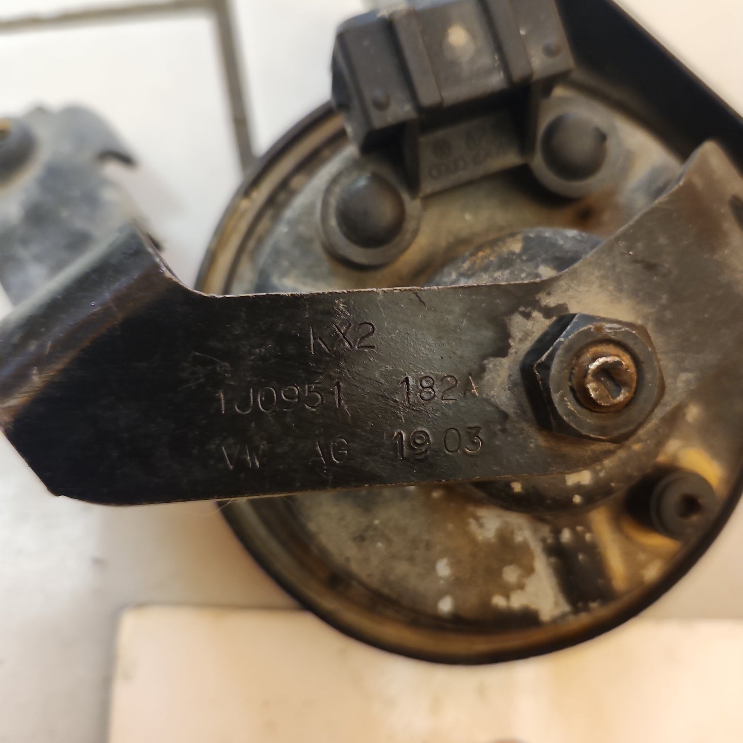 Klaxon TR99 HORN 0092018 with bracket