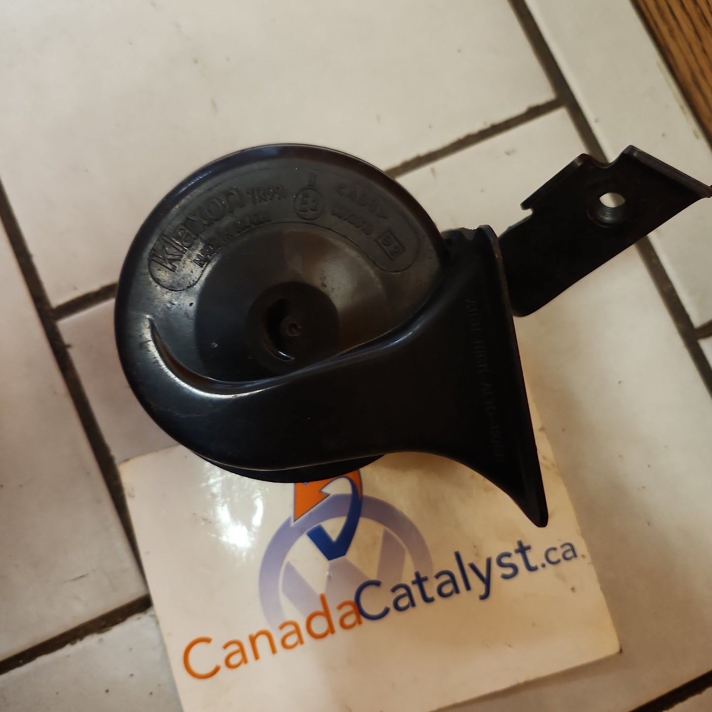 Klaxon TR99 HORN 0092018 with bracket