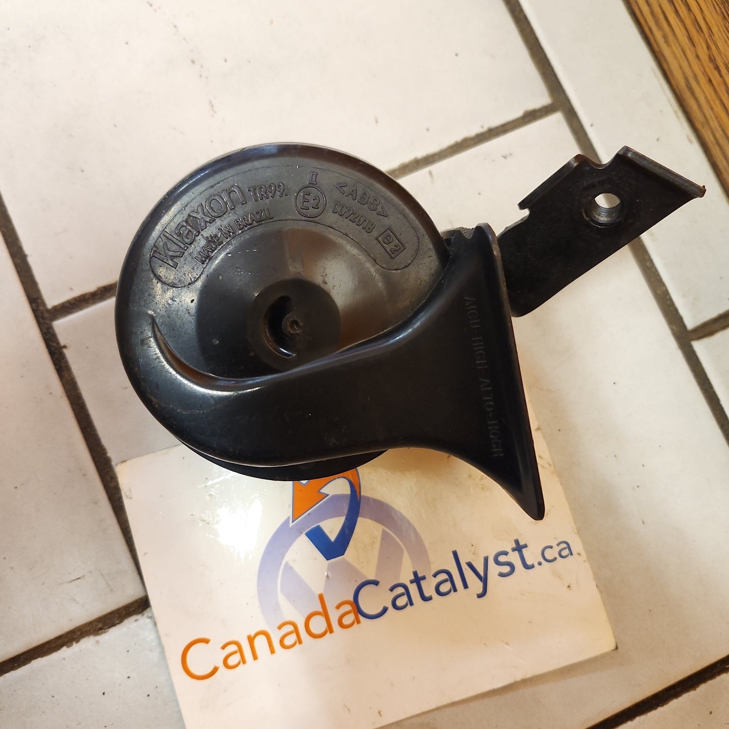 Klaxon TR99 HORN 0092018 with bracket