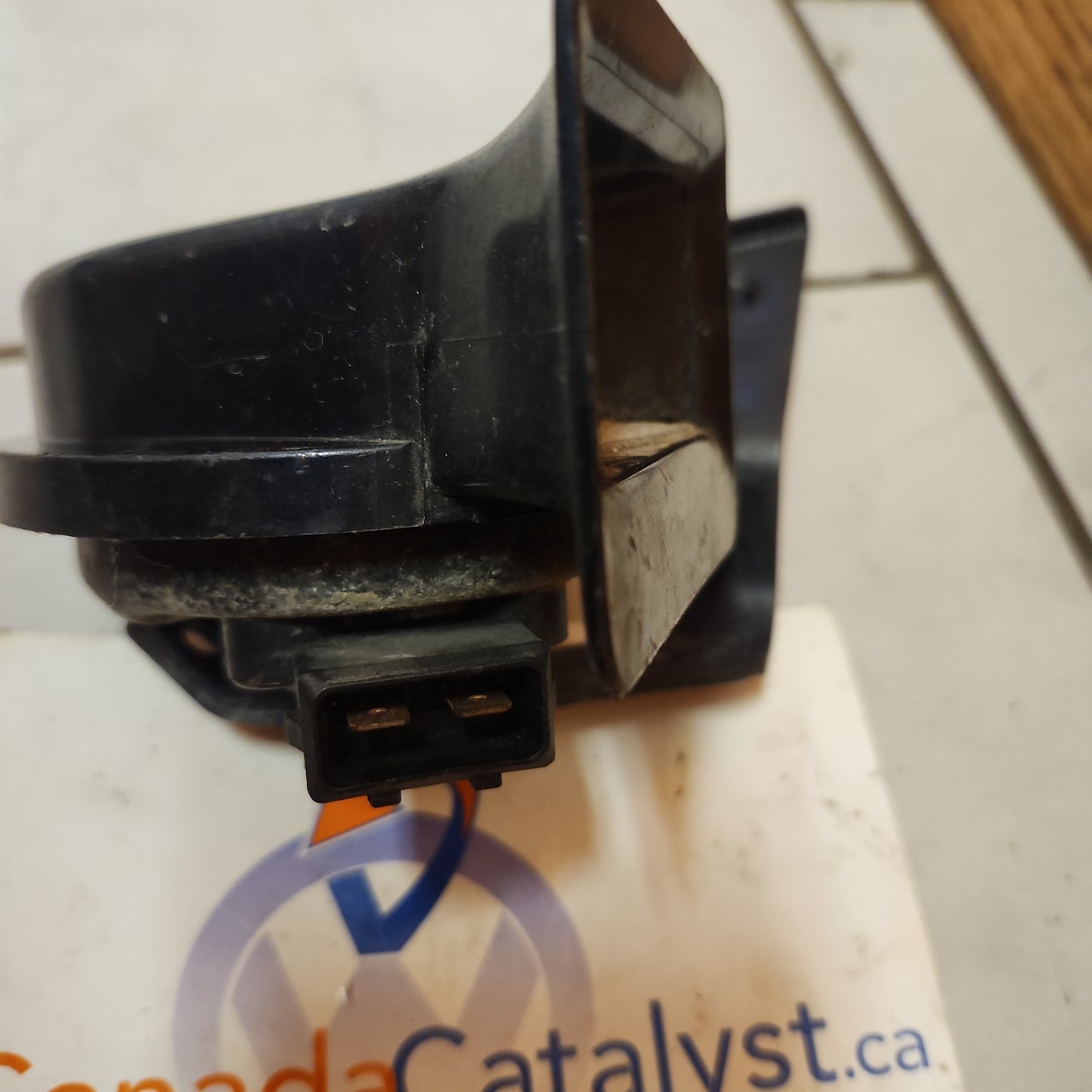 Klaxon TR99 HORN 0092018 with bracket