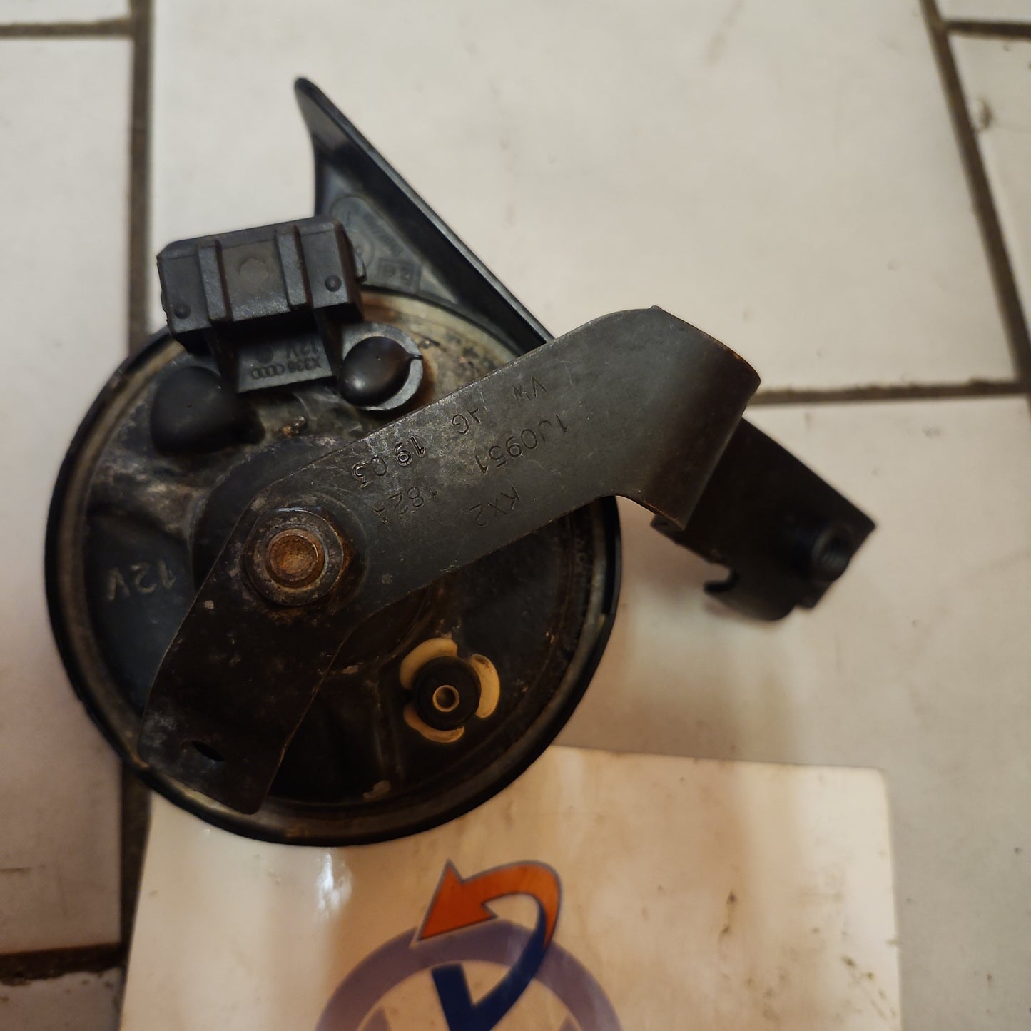 Klaxon TR99 HORN 0092018 with bracket