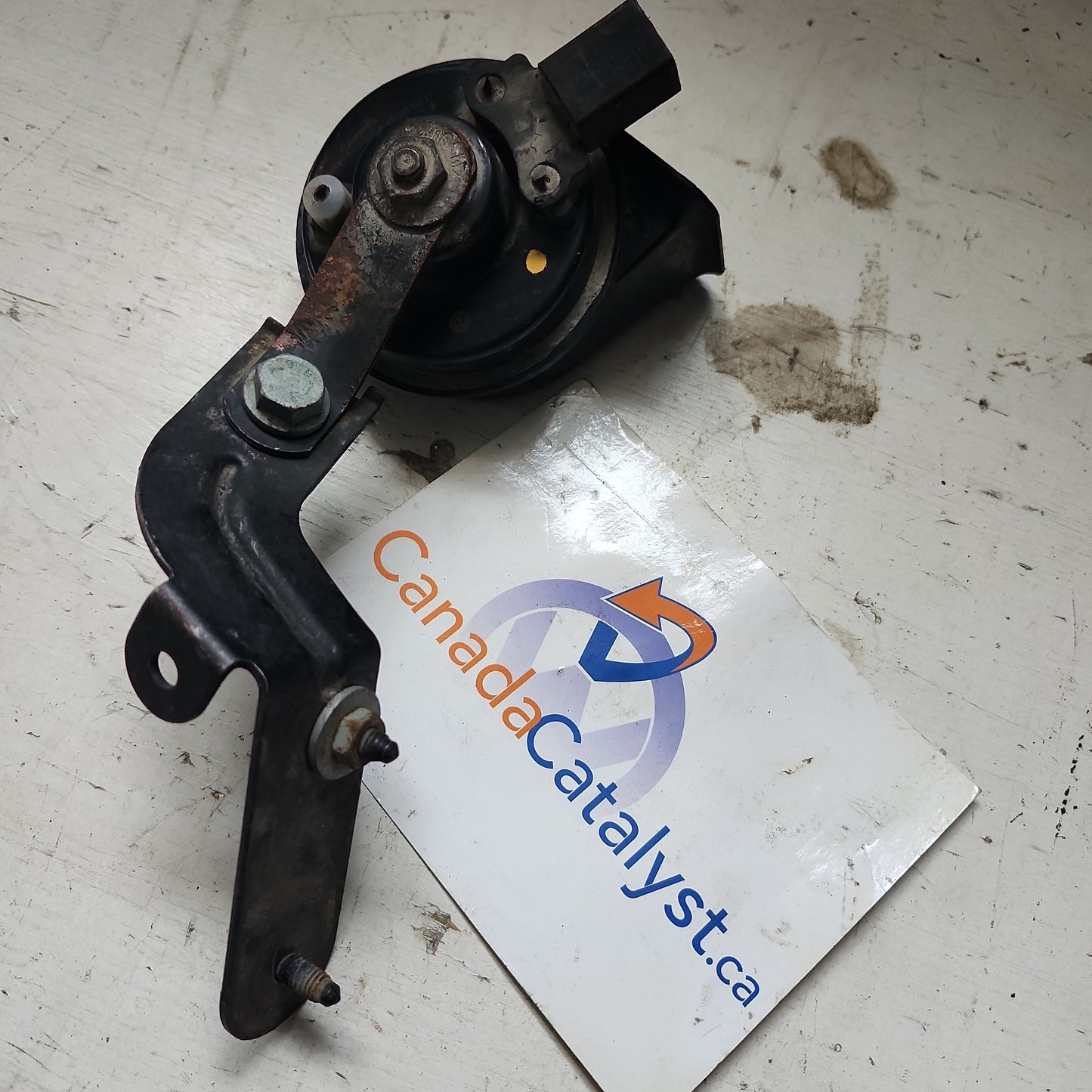 B5 MK5 MK6 BOSCH HORN (low note) with bracket