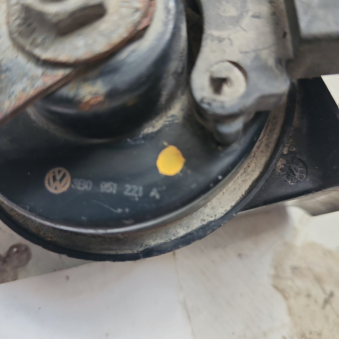 B5 MK5 MK6 BOSCH HORN (low note) with bracket