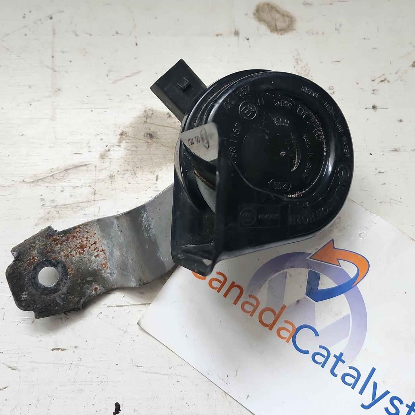 B5 MK5 MK6 CLARTON HORN (low note) with bracket