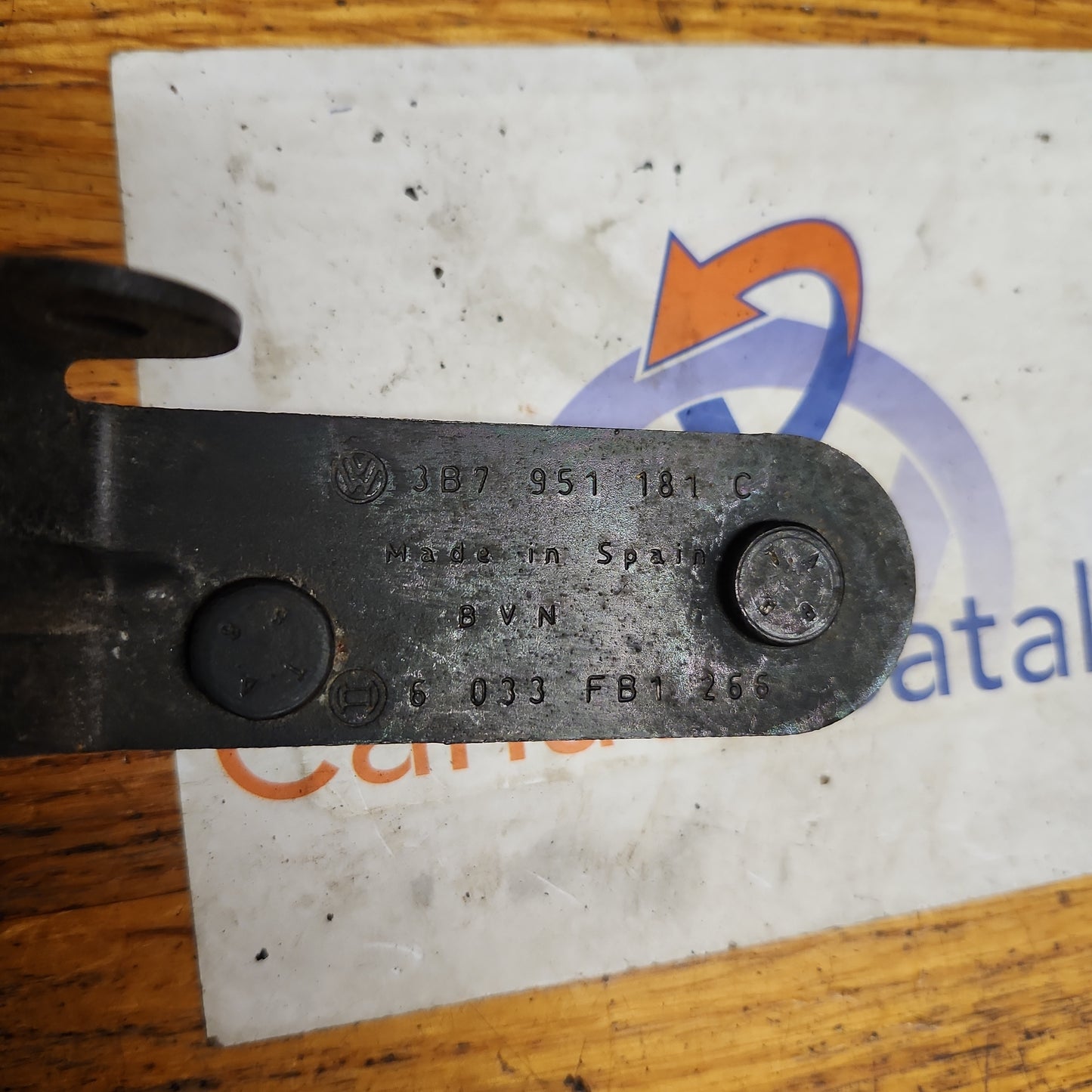 B5 MK5 MK6 BOSCH HORN (low note) with bracket