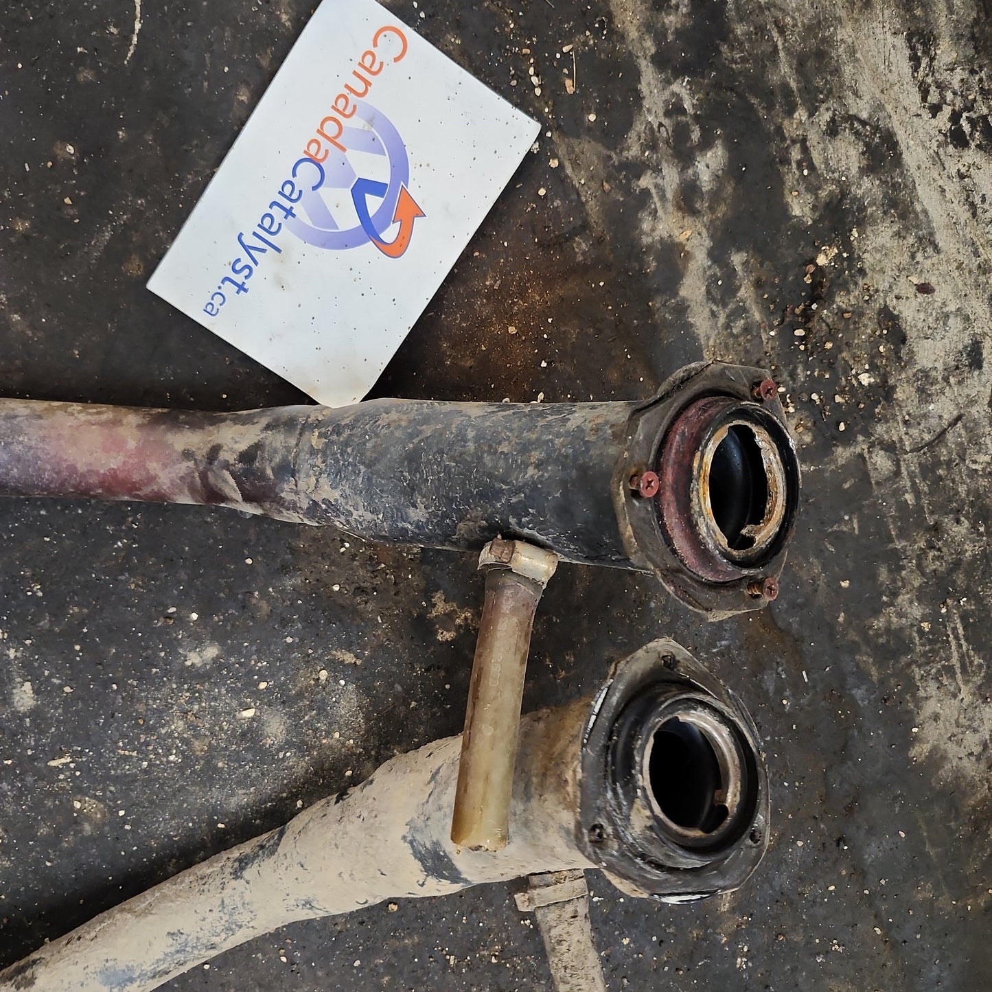 Cabriolet fuel tank filler neck