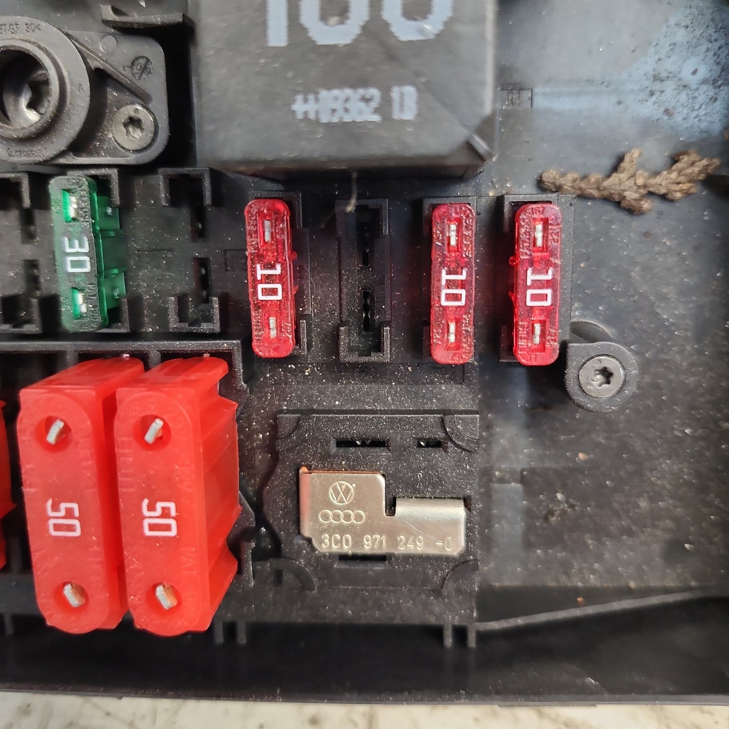 MK6 Fuse and Relay BOX 3c0971249