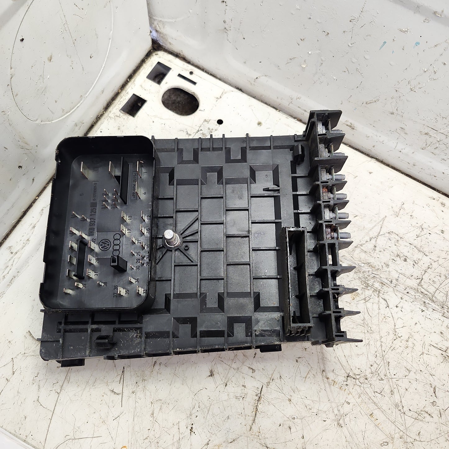 MK6 Fuse and Relay BOX 3c0971249
