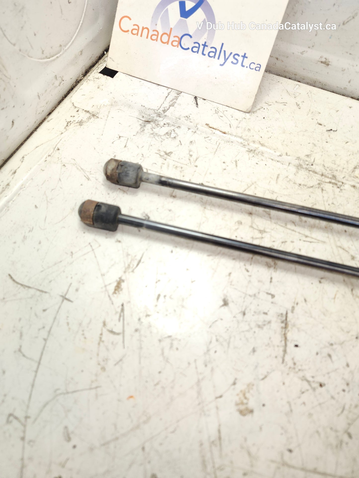 B4 Wagon Hatch STRUTS 3A9827550