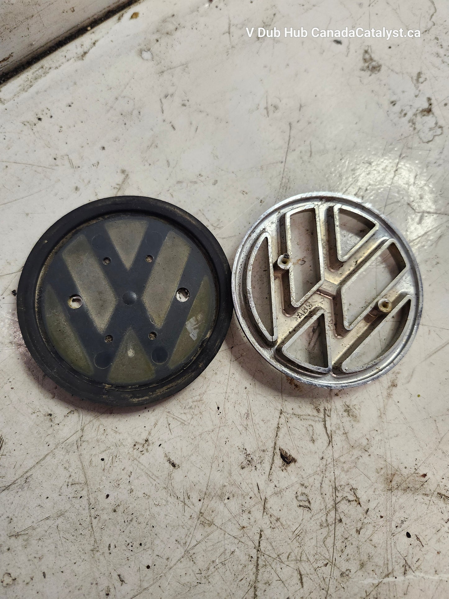 MK3 B4 trunk emblem 1H5853630B