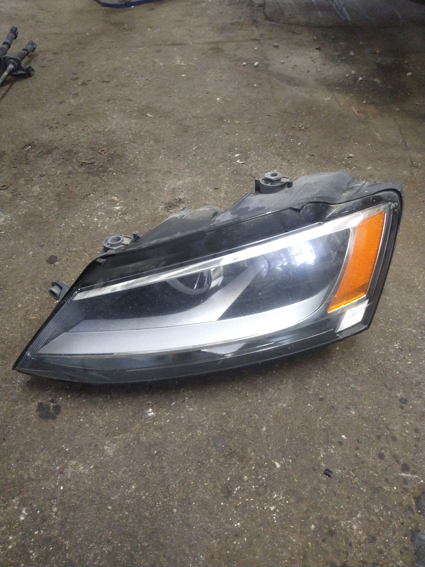 MK6 Jetta Driver HEADLIGHT