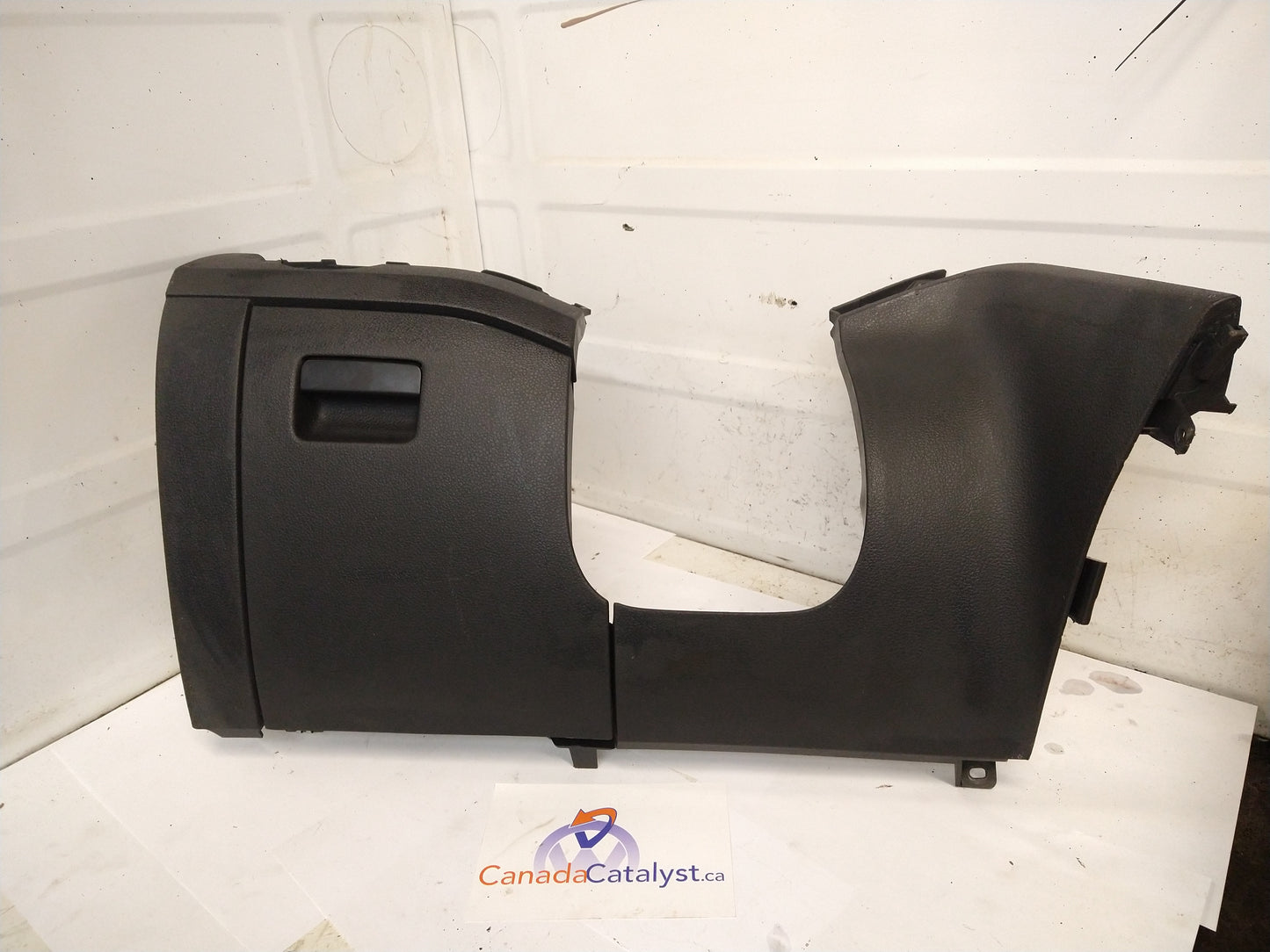 B7 Glove Box