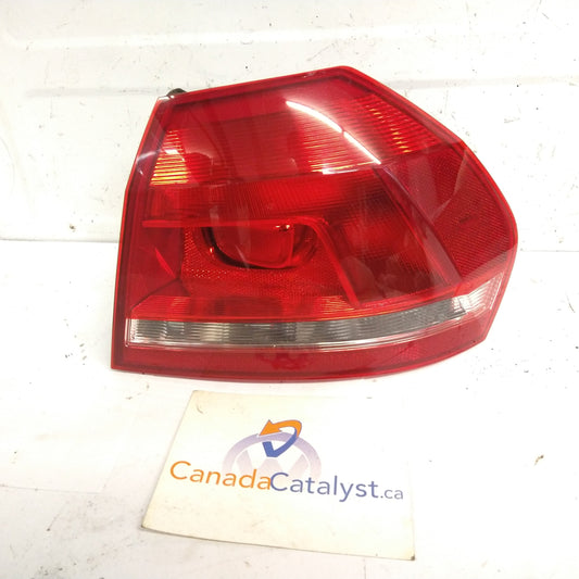 B7 Quarter Panel Mounted Passenger Tail Light 561945096F