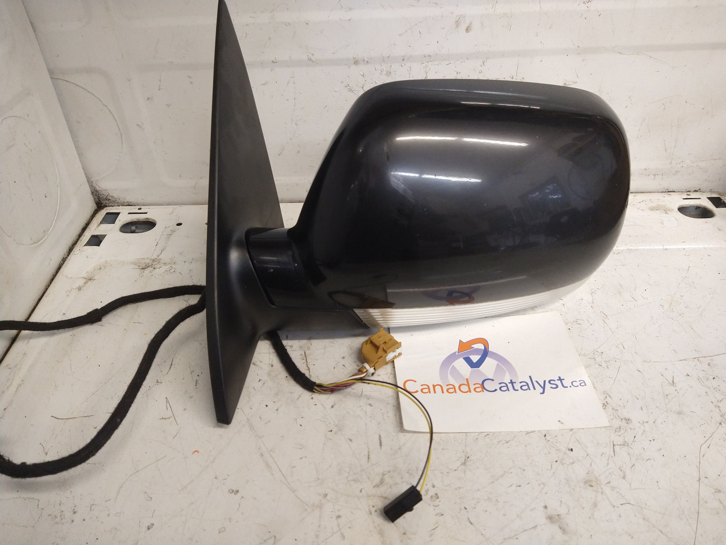 2008  Touareg Driver Mirror L041