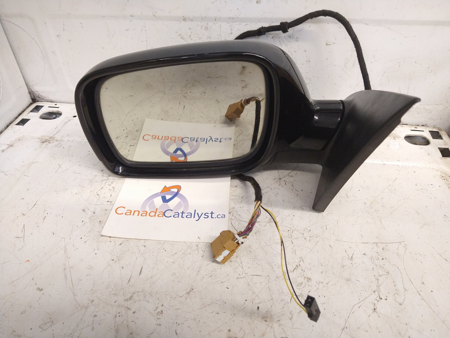 2008  Touareg Driver Mirror L041