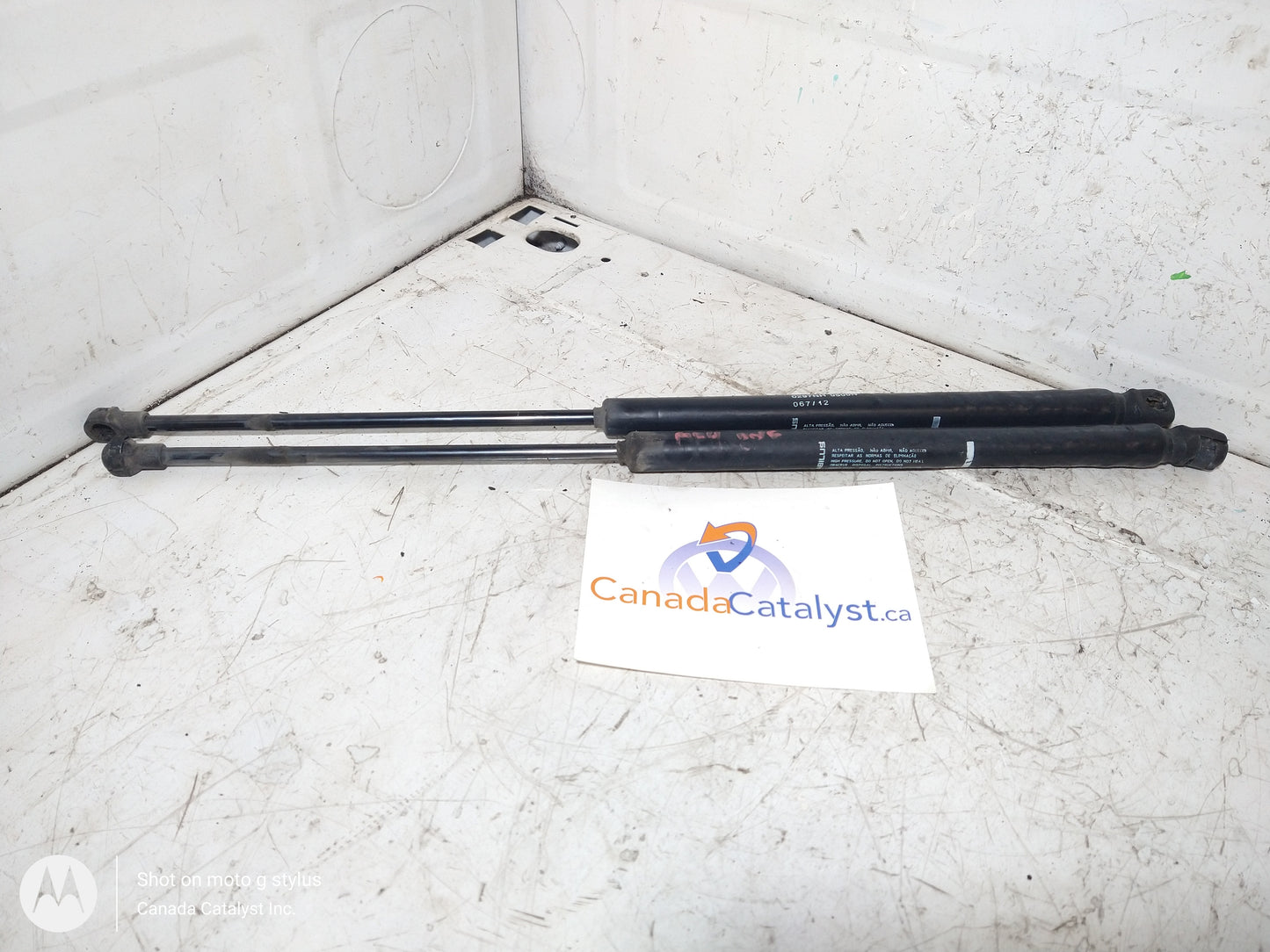 B5.5 MK4 Hatch TRUNK STRUT 1J6827550E