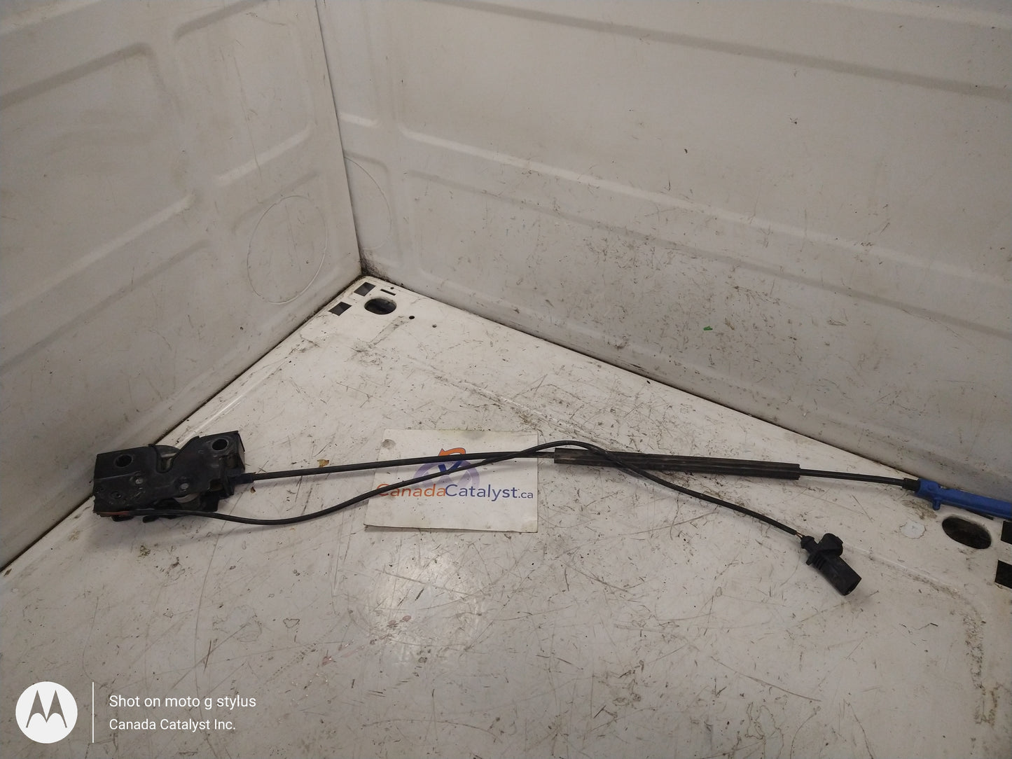 B7 Trunk Actuator