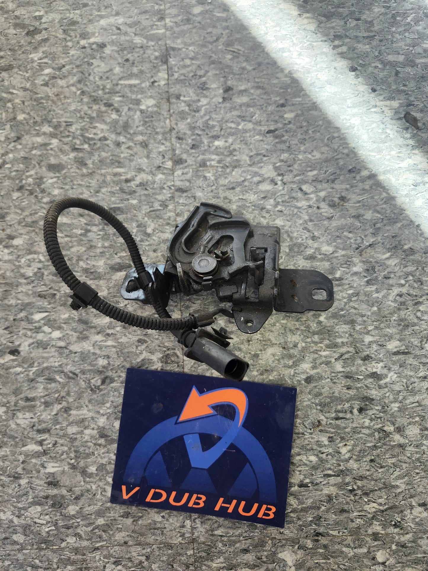 New Beetle Hood LATCH 1C0823509D/509E