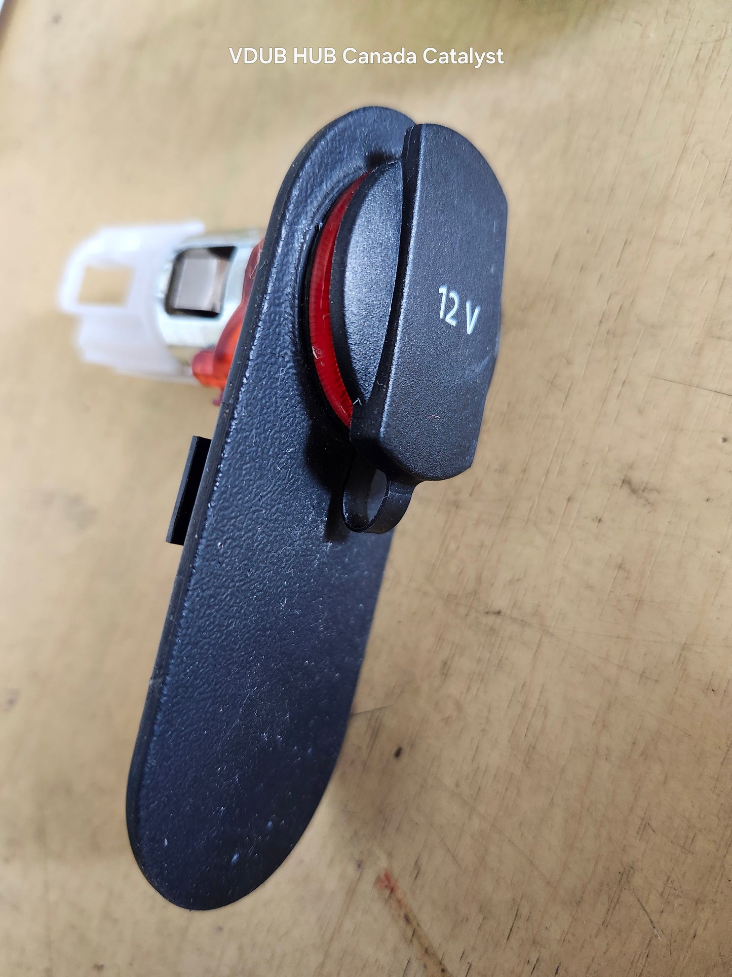 06-10 New Beetle 12V POWER OUTLET 1J0919309 and TRIM 1C0864375