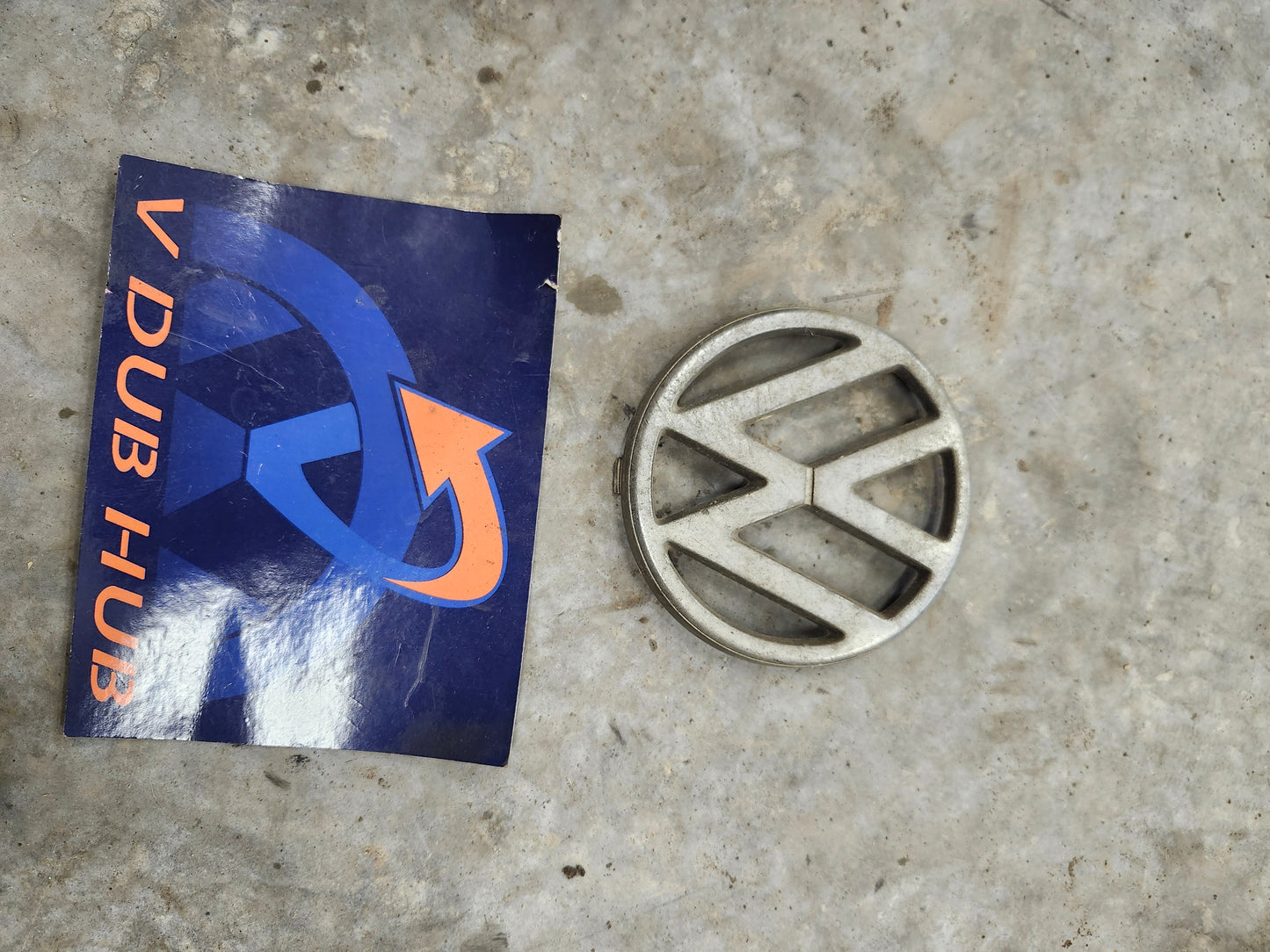 191853601 grille emblem