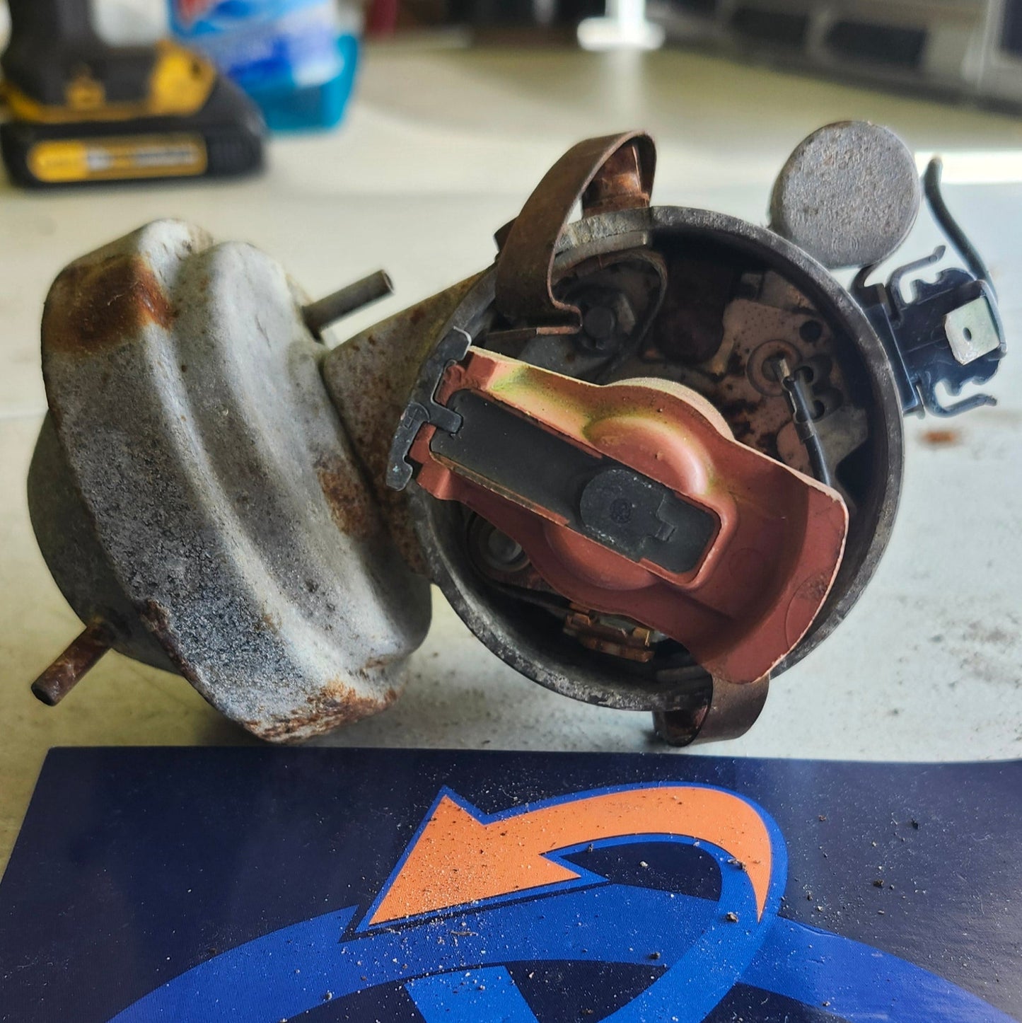 Ignition Distributor 0231176057 049905205A