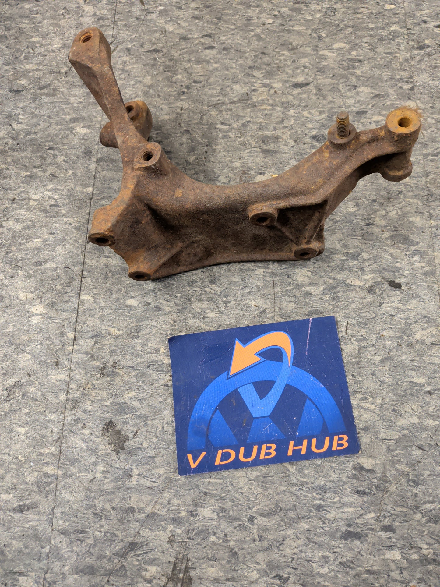 1.6 accessory bracket 068903145P