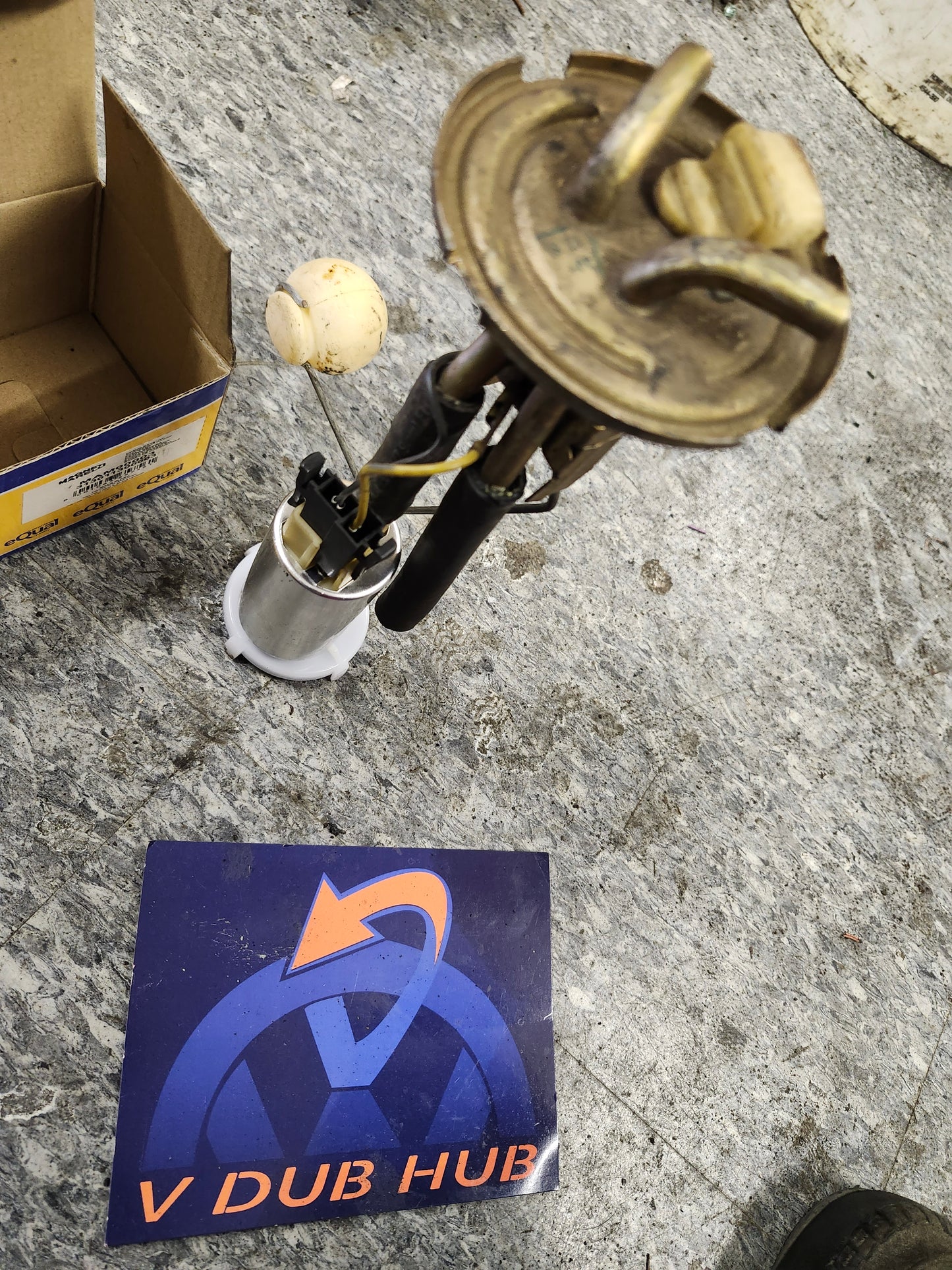 Cabriolet fuel pump and sending unit