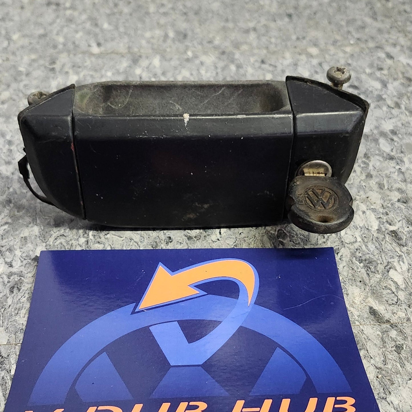 T4 Passenger Front Exterior HANDLE 701837210 with key!