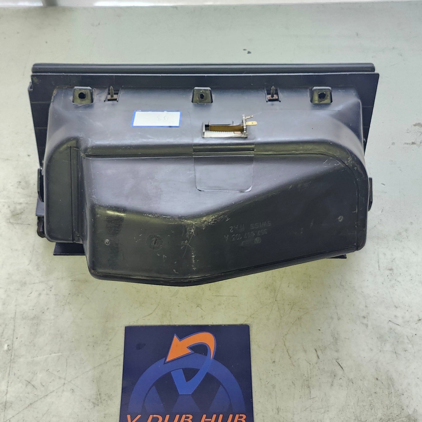 B3 Glove Box 357857103A