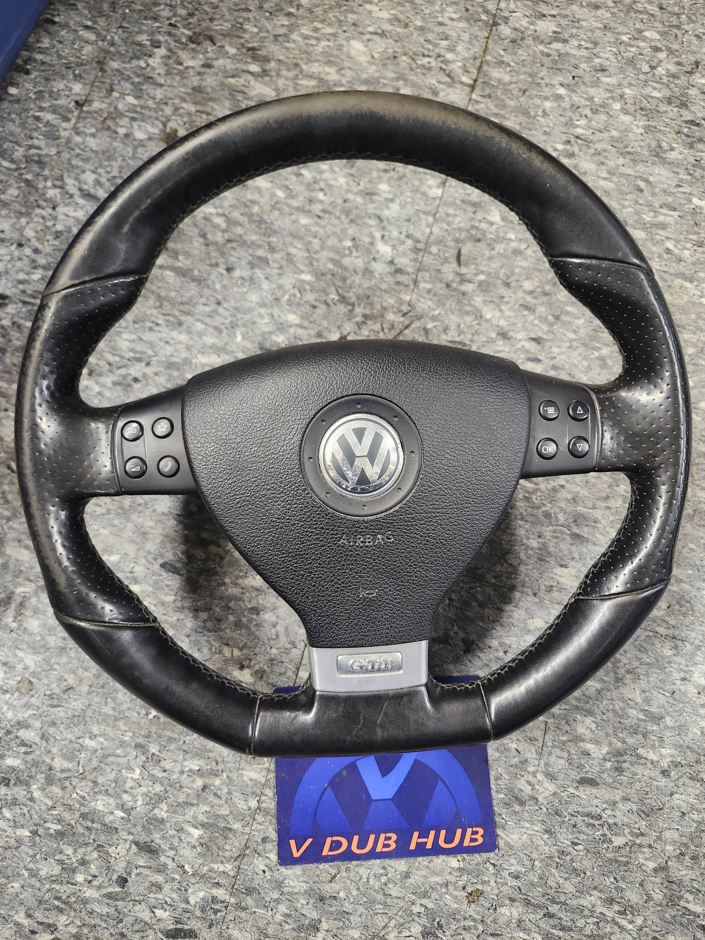 MK5 GTI 3 SPOKE STEERING WHEEL