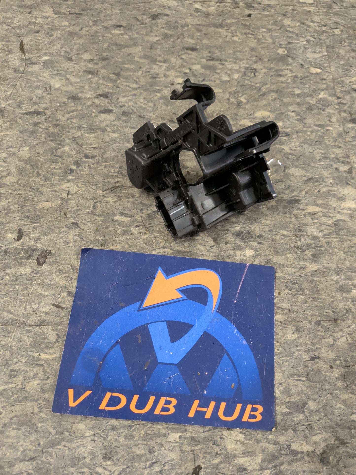 Mk6 Jetta tail light bulb holder, left