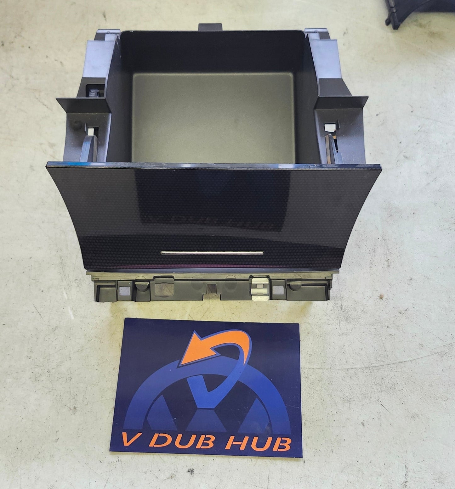 B7 charge station and storage