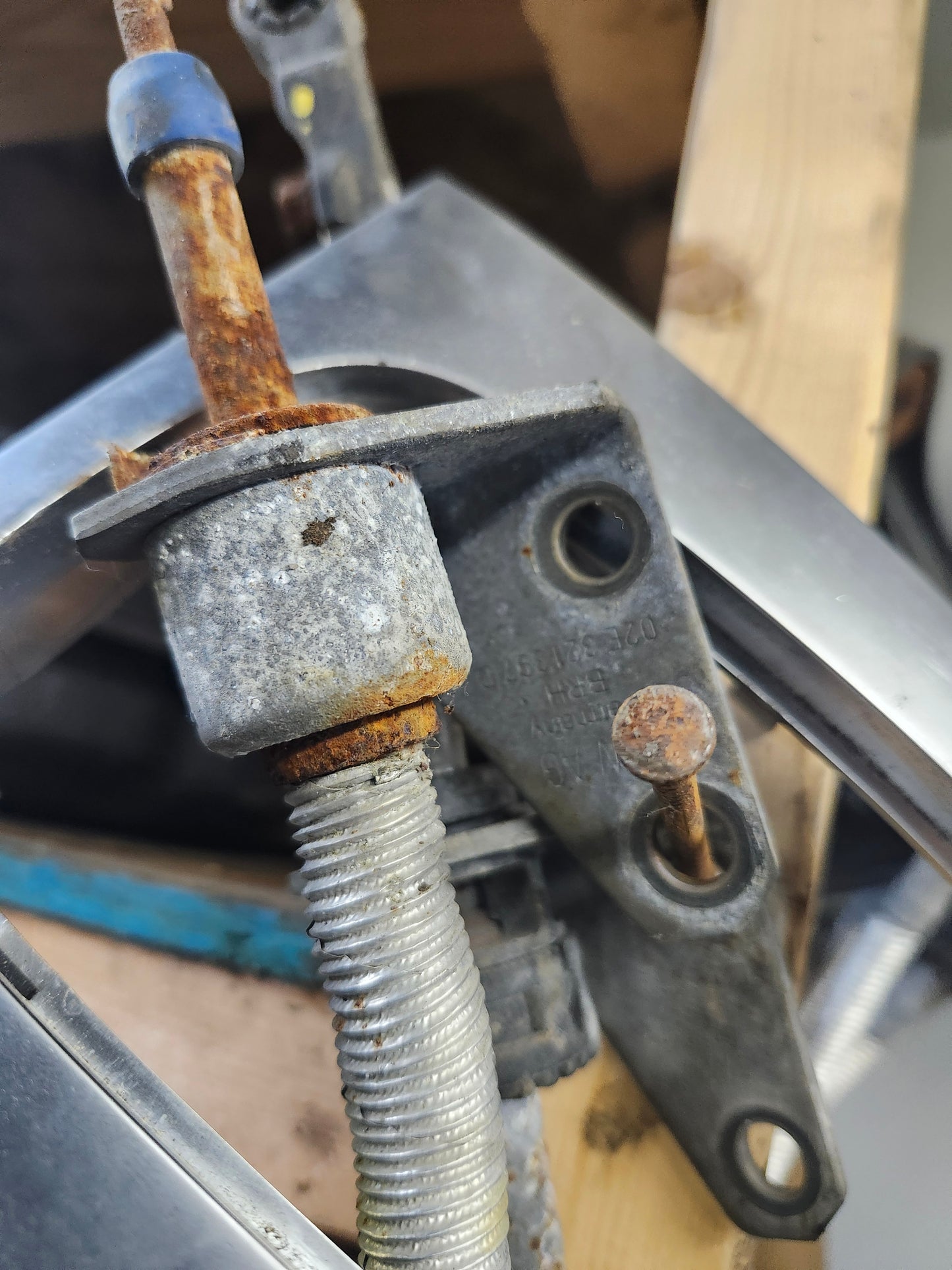 Dsg cable bracket