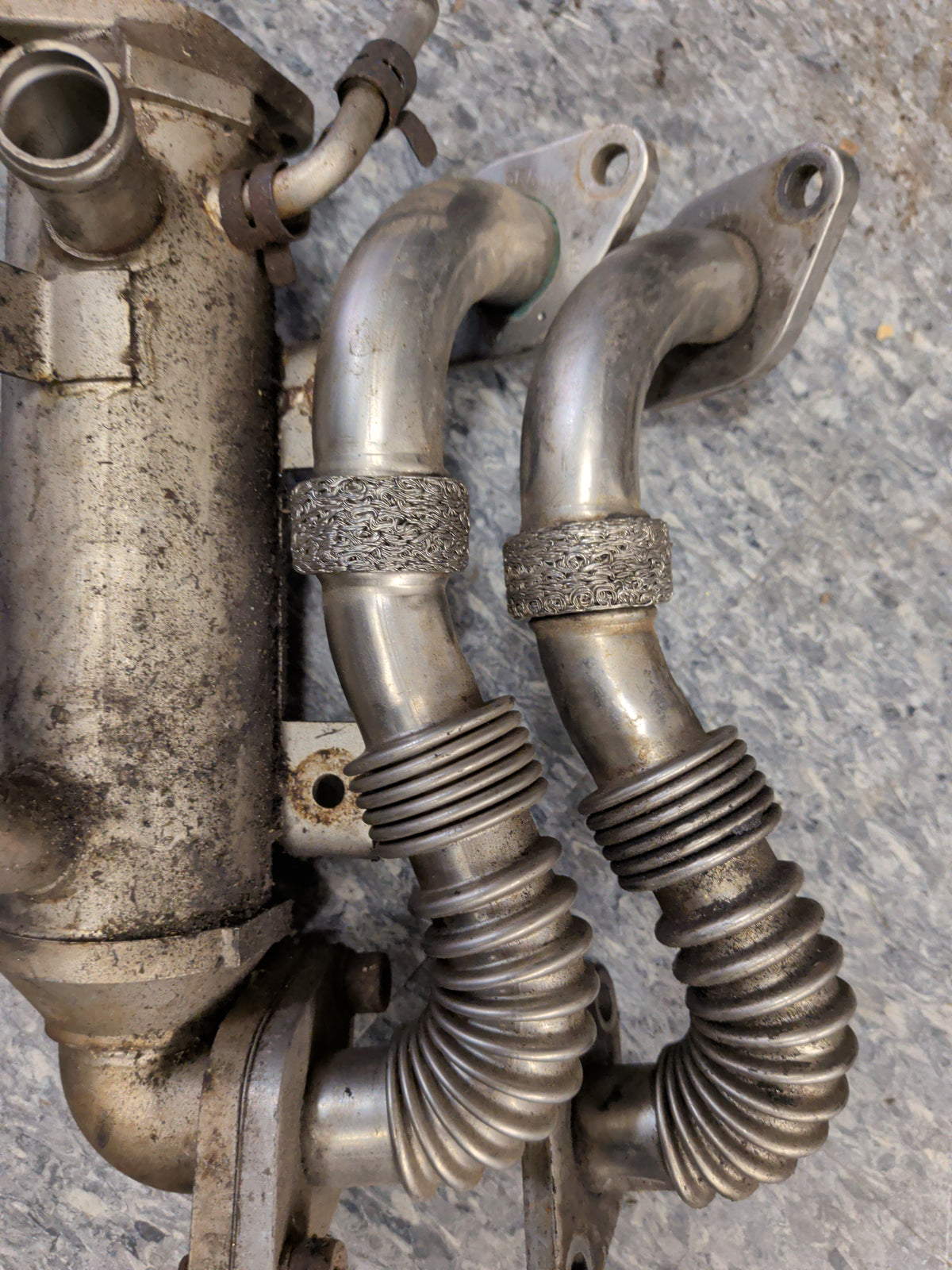 B4 EGR Pipe 028131521AE 028131521AF