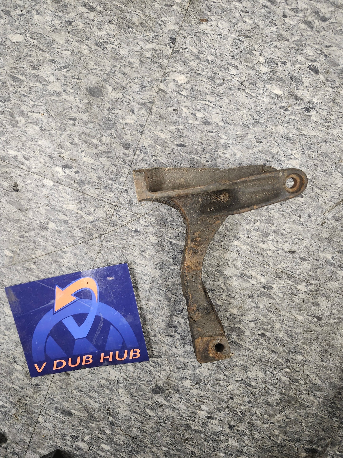 1.6 non ac alternator bracket