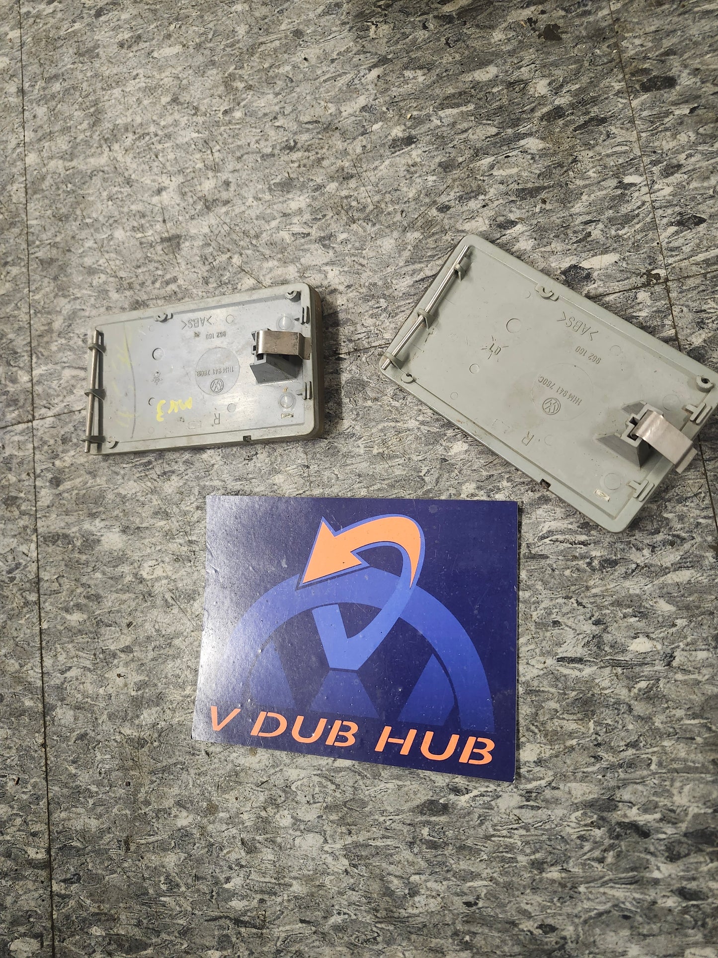 Mk3 front bumper reflector 1HM941780B