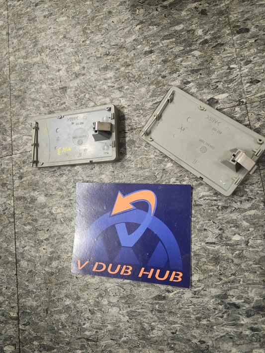 Mk3 front bumper reflector 1HM941780B