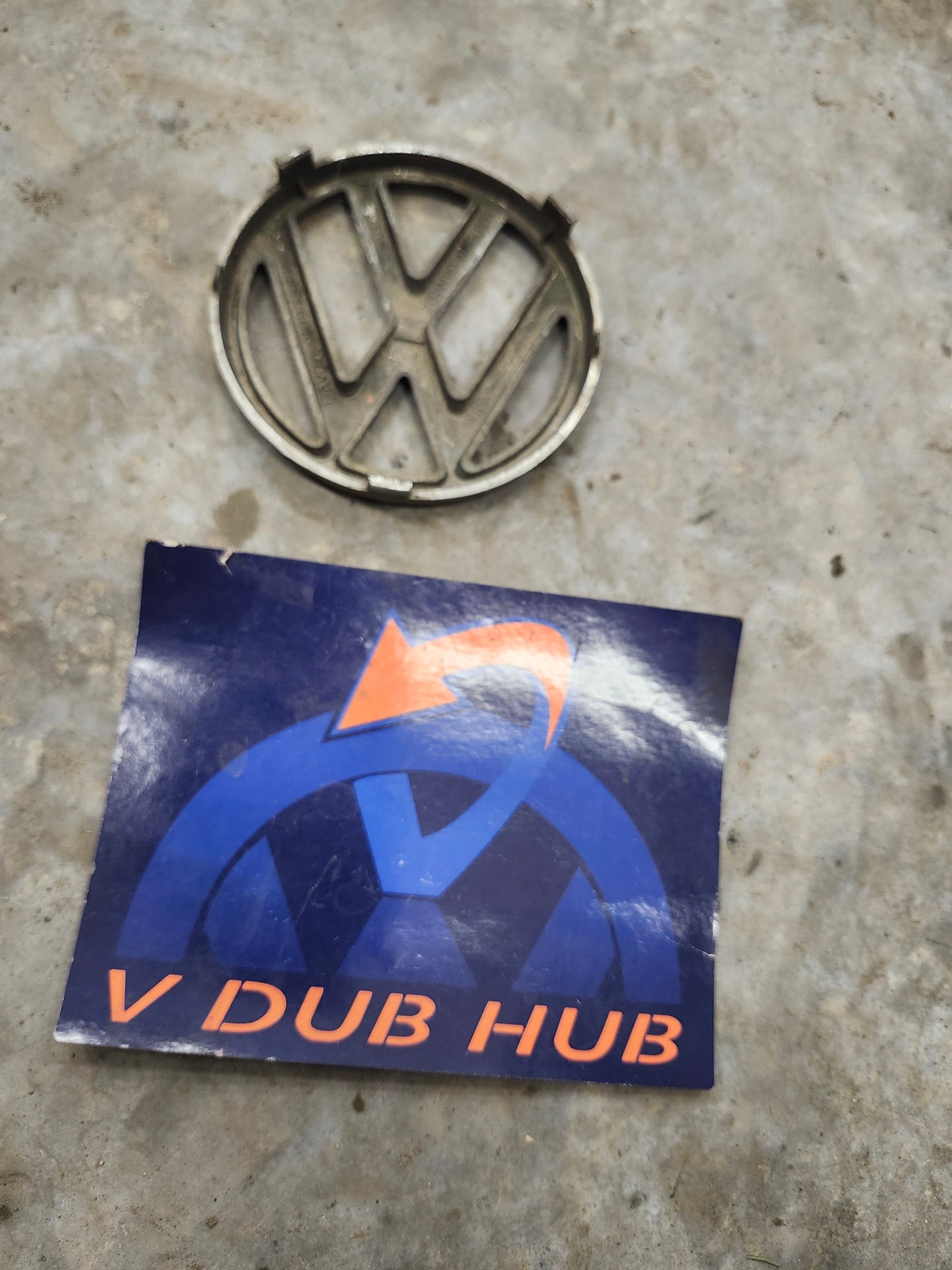 191853601 grille emblem