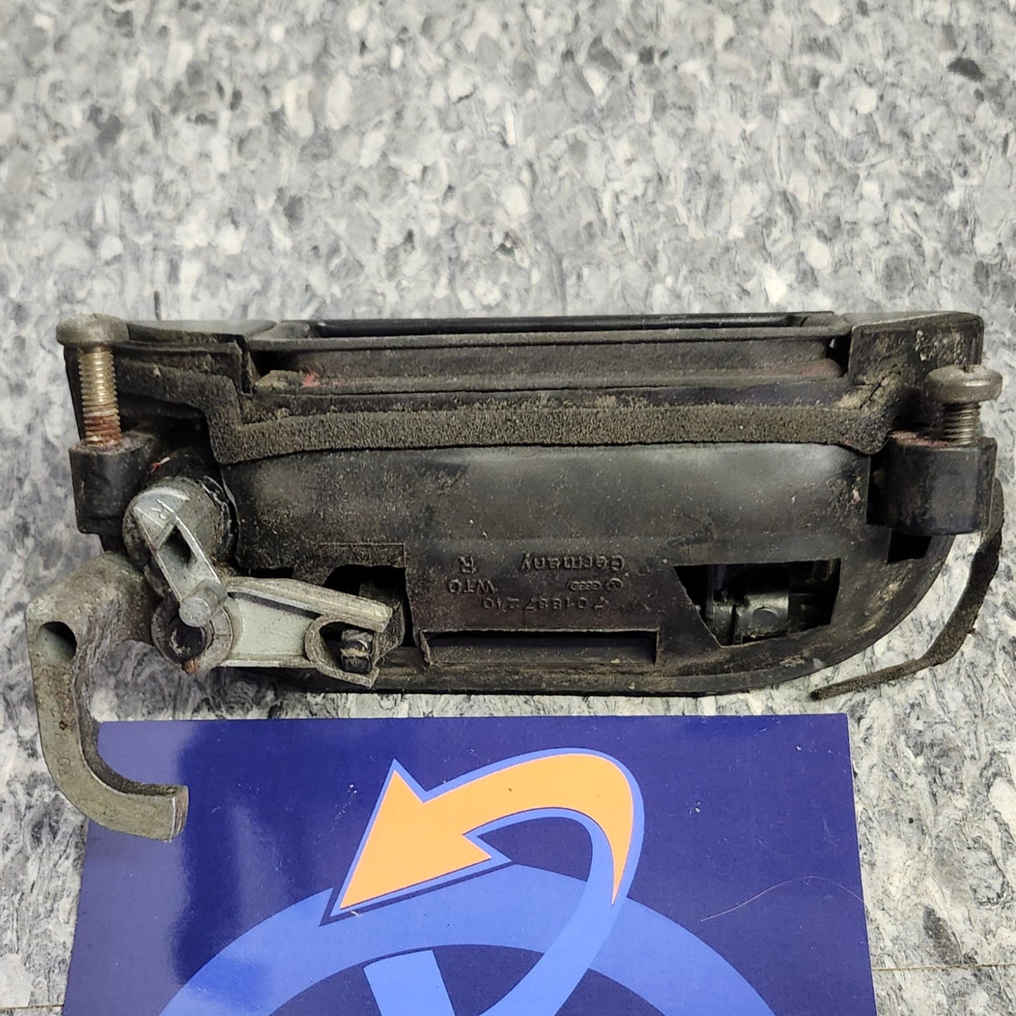 T4 Passenger Front Exterior HANDLE 701837210 with key!