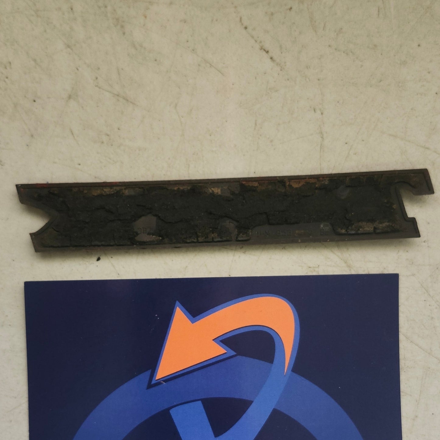 Emblem - TREK 1HM853675 BE