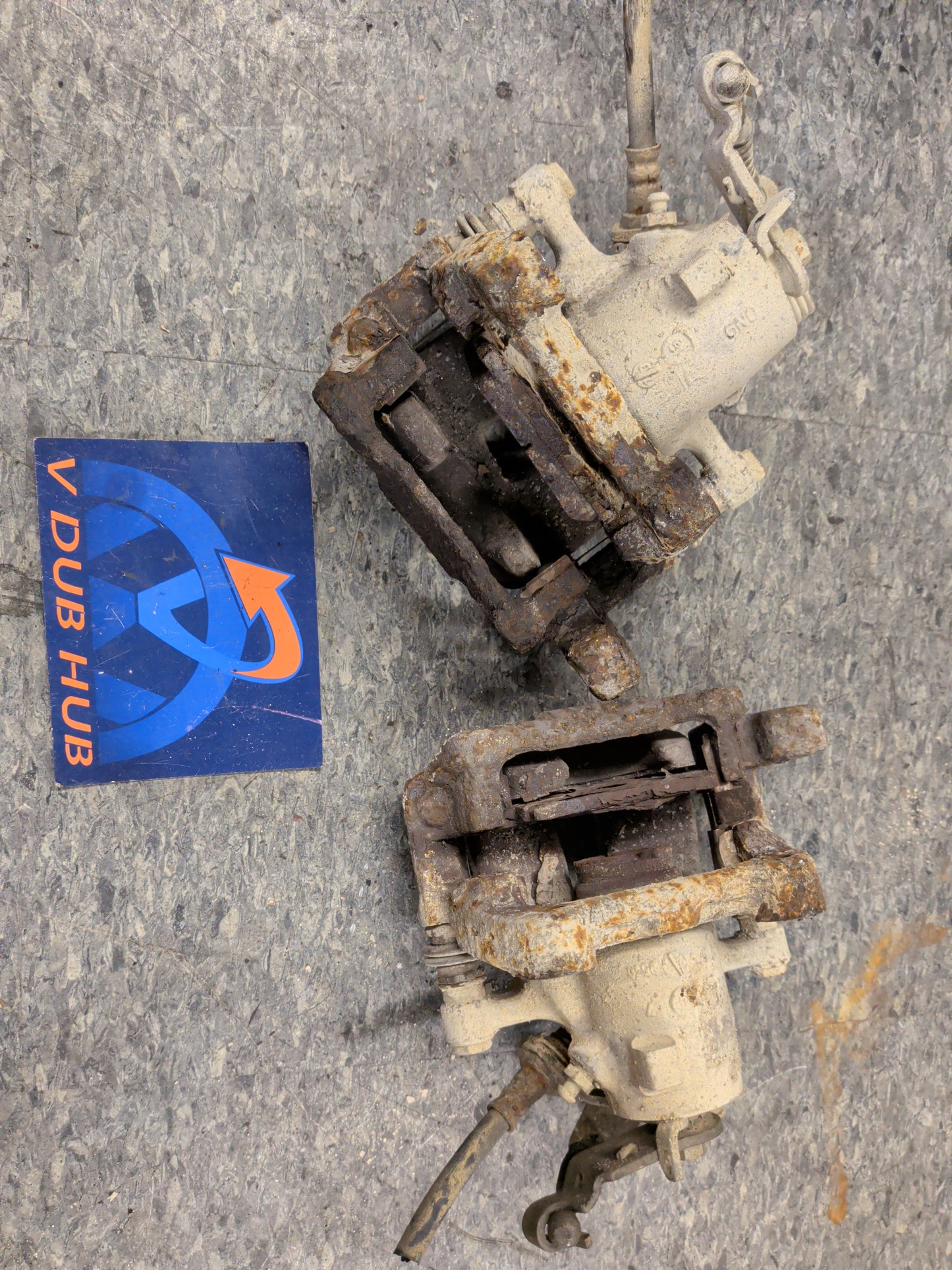 Mk5 Jetta rear caliper set