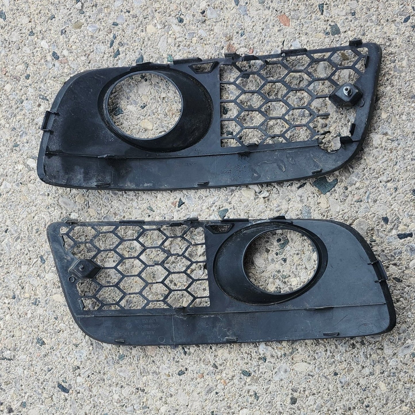 MK5 Fog Grille Set (imperfect)